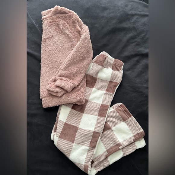 Women's Sherpa Fleece Pajama Set - Picture 3 of 3